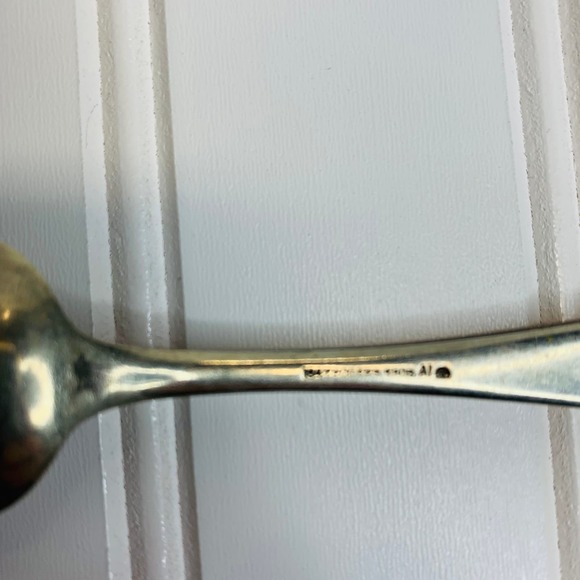 1947 Rogers Bros A1 Silverplate Teaspoon Assyrian Pattern - Picture 3 of 3
